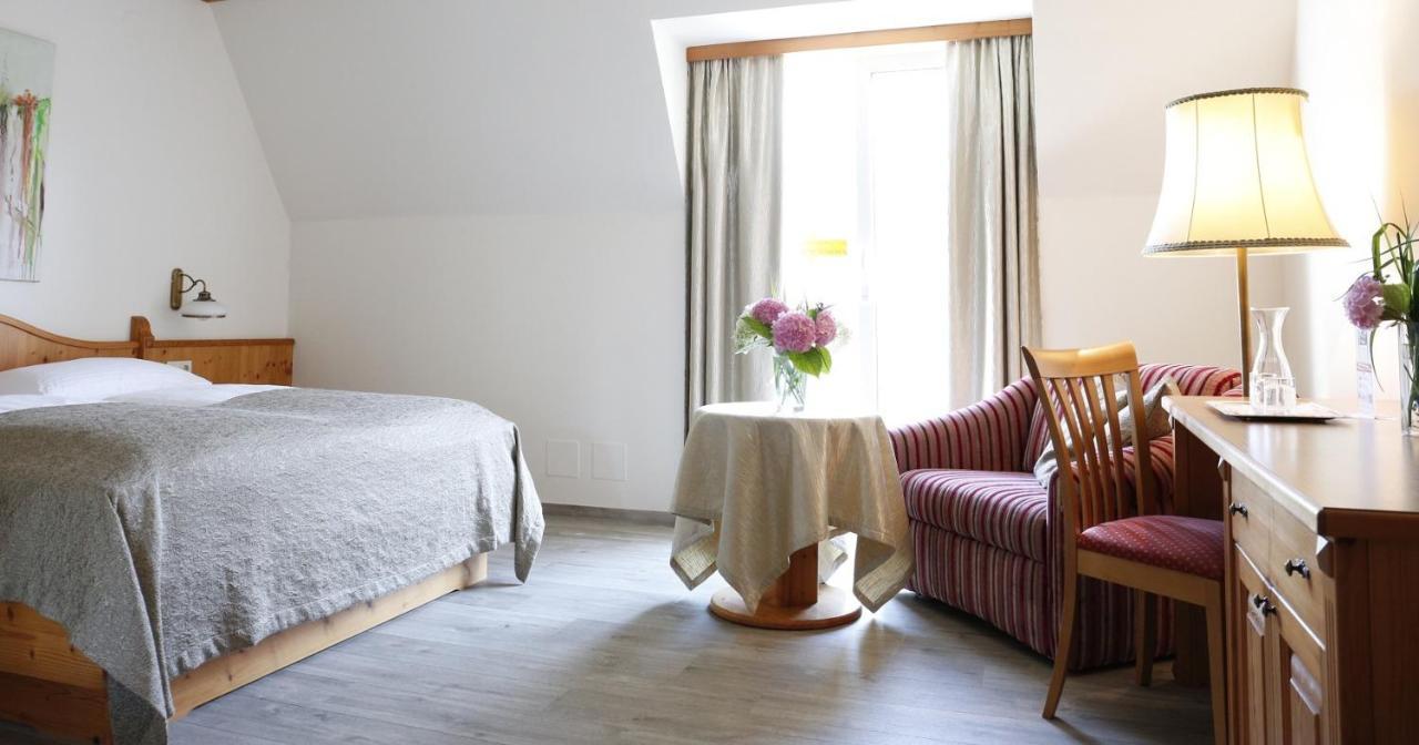 Birkenhof Gols - B & B - Wohlfuehl Hotel Mit Wochenend-Restaurant Esterno foto