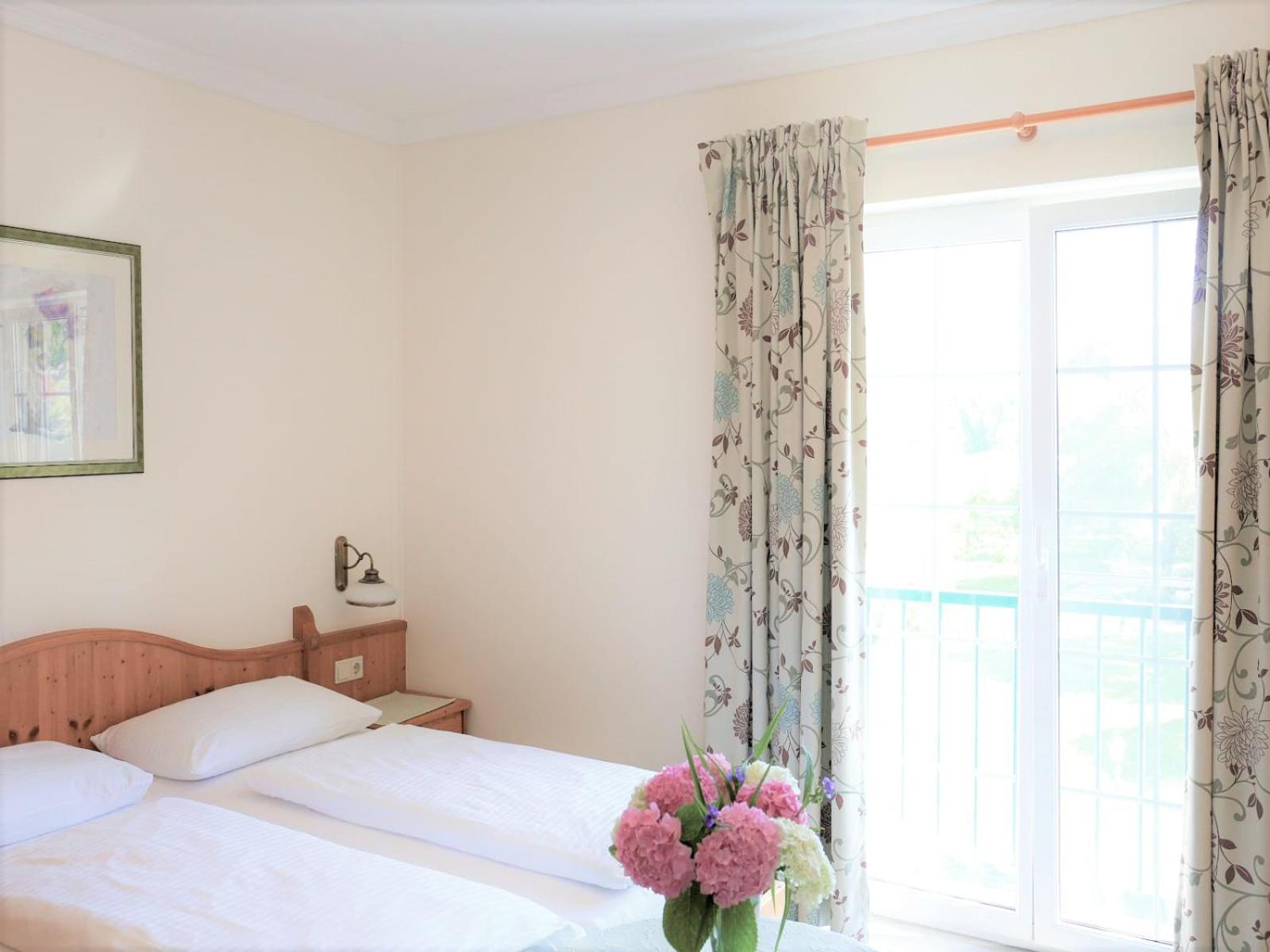 Birkenhof Gols - B & B - Wohlfuehl Hotel Mit Wochenend-Restaurant Esterno foto