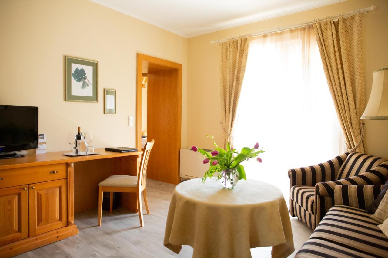 Birkenhof Gols - B & B - Wohlfuehl Hotel Mit Wochenend-Restaurant Esterno foto