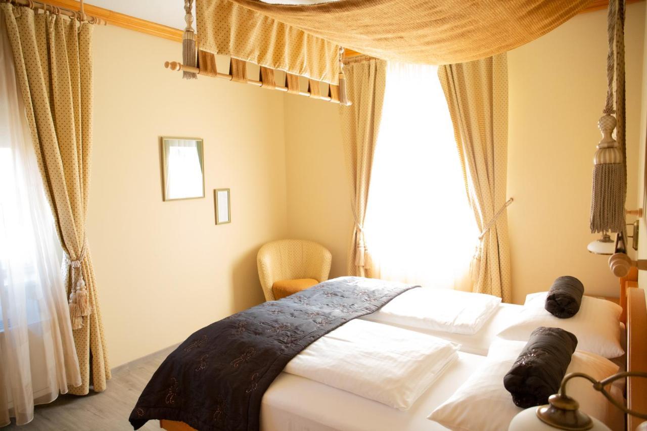 Birkenhof Gols - B & B - Wohlfuehl Hotel Mit Wochenend-Restaurant Esterno foto