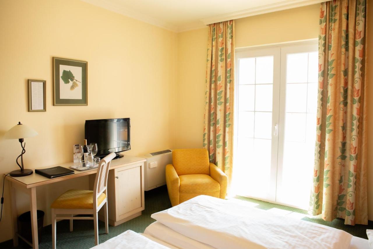 Birkenhof Gols - B & B - Wohlfuehl Hotel Mit Wochenend-Restaurant Esterno foto